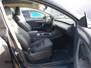 2024 Tesla Model Y с VIN 7SAYGDED1RF056306, выставлен на аукционе IAAI как лот 42683616 с пробегом 7 423 миль миль и . История ставок и продаж доступна на DreamBid. Изображение 5.
