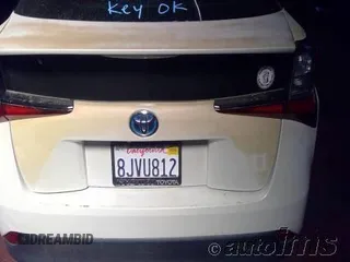 2019 Toyota Prius L Eco z VIN JTDKARFU9K3071624, wystawiony jako IAAI lot #42273215 z przebiegiem 126 176 mil mil oraz . Historia ofert i sprzedaży dostępna na DreamBid. Obrazek 1.
