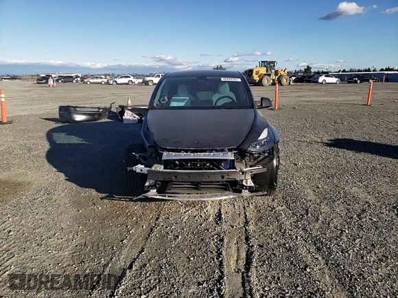 2024 Tesla Model Y Long Range with VIN 7SAYGDEE8RF002655, listed as a Copart auction lot 46422325 with 7,943 mi miles and Salvage Title. Bid and sale history available at DreamBid. Image 11.
