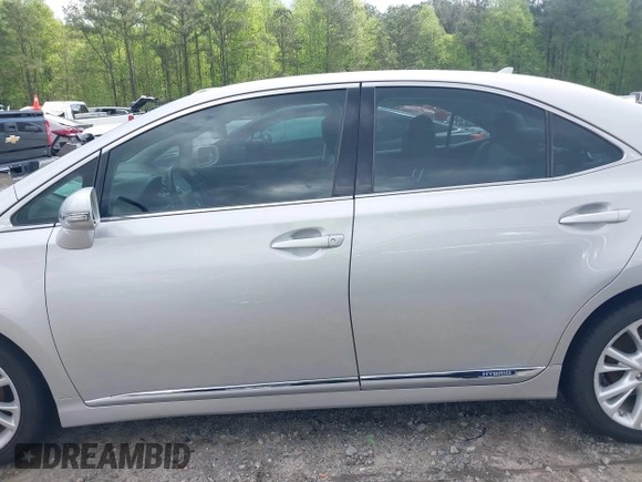 2010 Lexus HS 250h z VIN JTHBB1BA6A2014293, wystawiony jako IAAI lot #41948412 z przebiegiem 224 399 mil mil oraz . Historia ofert i sprzedaży dostępna na DreamBid. Obrazek 14.