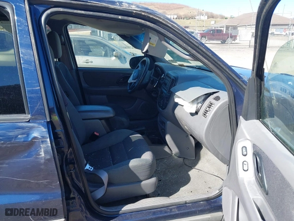 2002 Ford Escape XLT Choice with VIN 1FMYU031X2KC29008, listed as a IAAI auction lot 41747084 with 179,062 mi miles. Bid and sale history available at carsss.com. Image 5.