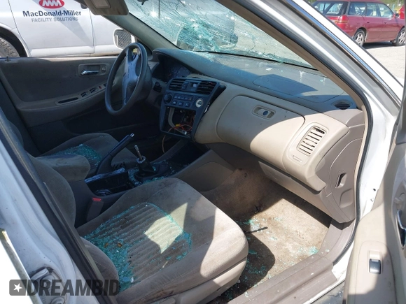 1998 Honda Accord LX с VIN 1HGCG5548WA111143, выставлен на аукционе IAAI как лот 42327931 с пробегом 145 843 миль миль и . История ставок и продаж доступна на DreamBid. Изображение 5.