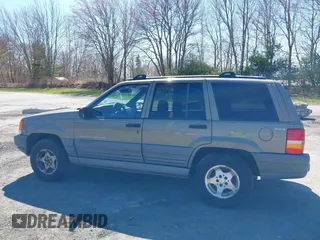 1997 Jeep Grand Cherokee Laredo with VIN 1J4GZ58S7VC713517, listed as a IAAI auction lot 42062214 with 205,533 mi miles. Bid and sale history available at carsss.com. Image 12.