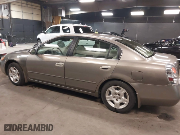 2003 Nissan Altima S with VIN 1N4AL11E53C354648, listed as a IAAI auction lot 41801992 with 172,010 mi miles. Bid and sale history available at carsss.com. Image 14.