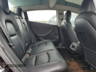2022 Tesla Model 3 z VIN 5YJ3E1EA3NF287431, wystawiony jako Copart lot #58209025 z przebiegiem 96 549 mil mil oraz Czysty tytuł • Clean title. Historia ofert i sprzedaży dostępna na DreamBid. Obrazek 10.