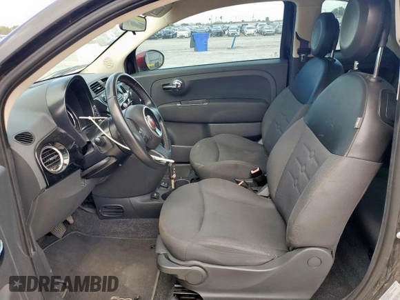 2015 FIAT 500 Pop z VIN 3C3CFFAR4FT678200, wystawiony jako Copart lot #61281775 z przebiegiem 121 080 mil mil oraz Czysty tytuł • Clean title. Historia ofert i sprzedaży dostępna na DreamBid. Obrazek 7.