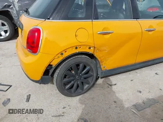 2016 MINI Hardtop 4 Door z VIN WMWXU1C56G2D10006, wystawiony jako IAAI lot #41752731 z przebiegiem 67 844 mil mil oraz . Historia ofert i sprzedaży dostępna na DreamBid. Obrazek 13.