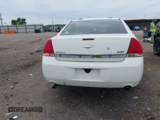 2009 Chevrolet Impala Police Police z VIN 2G1WS57M391223945, wystawiony jako IAAI lot #42188929 z przebiegiem 122 181 mil mil oraz . Historia ofert i sprzedaży dostępna na DreamBid. Obrazek 17.
