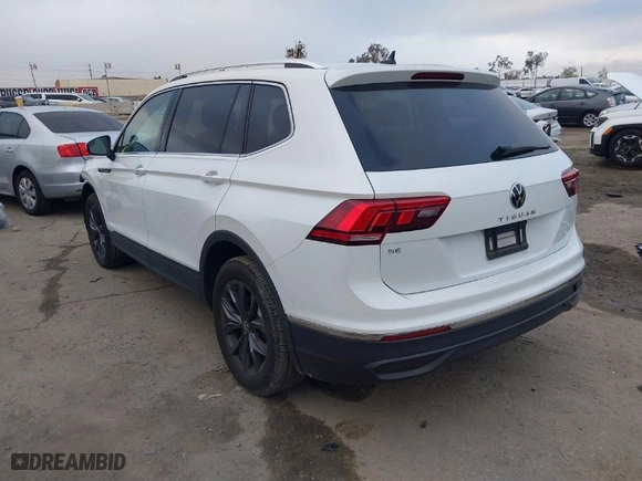 2023 Volkswagen Tiguan SE with VIN 3VV3B7AX3PM071438, listed as a IAAI auction lot 41678623 with 4,775 mi miles. Bid and sale history available at carsss.com. Image 3.