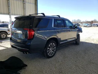 2021 GMC Yukon Denali with VIN 1GKS2DKLXMR387681, listed as a Copart auction lot 46830485 with 77,628 mi miles and Salvage Title. Bid and sale history available at carsss.com. Image 3.