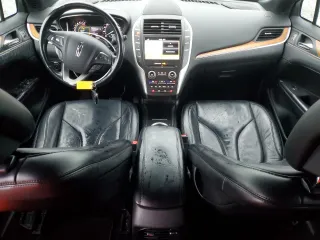 2017 Lincoln MKC Select with VIN 5LMCJ2C92HUL23656, listed as a Copart auction lot 49292335 with 69,656 mi miles and Salvage Title. Bid and sale history available at DreamBid. Image 8.