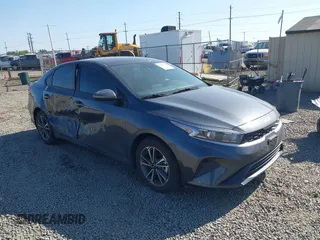 2023 Kia Forte LXS z VIN 3KPF24AD8PE585604, wystawiony jako IAAI lot #42098930 z przebiegiem 18 946 mil mil oraz . Historia ofert i sprzedaży dostępna na DreamBid. Obrazek 1.
