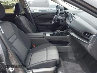 2024 Nissan Rogue SV z VIN JN8BT3BA6RW005788, wystawiony jako IAAI lot #42228429 z przebiegiem 6 097 mil mil oraz . Historia ofert i sprzedaży dostępna na DreamBid. Obrazek 5.