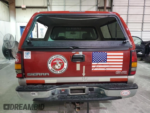 2006 GMC Sierra 1500 SLE1 z VIN 2GTEC13T061135680, wystawiony jako Copart lot #54560524 z przebiegiem 295 189 mil mil oraz Szkoda całkowita • Salvage title. Historia ofert i sprzedaży dostępna na DreamBid. Obrazek 6.