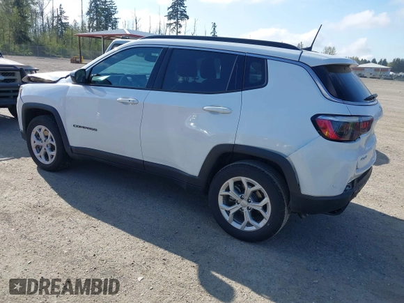 2024 Jeep Compass Latitude with VIN 3C4NJDBN1RT118139, listed as a IAAI auction lot 42053643 with 19,645 mi miles. Bid and sale history available at carsss.com. Image 3.