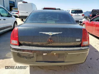 2006 Chrysler 300 Touring z VIN 2C3KA53G96H360856, wystawiony jako Copart lot #57558675 z przebiegiem 254 051 mil mil oraz Czysty tytuł • Clean title. Historia ofert i sprzedaży dostępna na DreamBid. Obrazek 6.