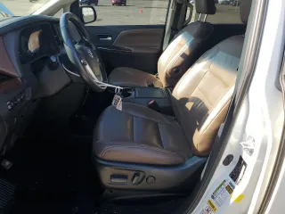 2017 Toyota Sienna XLE with VIN 5TDDZ3DC0HS164600, listed as a Copart auction lot 64262685 with 82,353 mi miles and Salvage title. Bid and sale history available at DreamBid. Image 7.