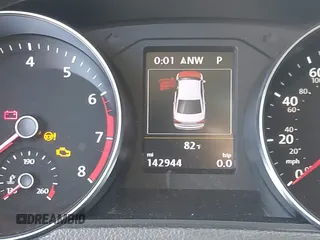 2018 Volkswagen Passat SE z VIN 1VWBA7A37JC033694, wystawiony jako IAAI lot #41977518 z przebiegiem 142 944 mil mil oraz . Historia ofert i sprzedaży dostępna na DreamBid. Obrazek 15.