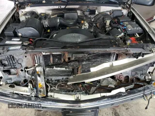 1998 GMC Yukon with VIN 1GKEC13R9WJ715363, listed as a Copart auction lot 81483814 with 186,437 mi miles and Salvage Title. Bid and sale history available at carsss.com. Image 13.