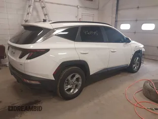 2023 Hyundai Tucson SEL z VIN 5NMJBCAE9PH271742, wystawiony jako IAAI lot #42019415 z przebiegiem 62 451 mil mil oraz . Historia ofert i sprzedaży dostępna na DreamBid. Obrazek 4.