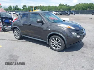 2013 Nissan Juke SV z VIN JN8AF5MR7DT204246, wystawiony jako IAAI lot #42450293 z przebiegiem 85 560 mil mil oraz . Historia ofert i sprzedaży dostępna na DreamBid. Obrazek 1.