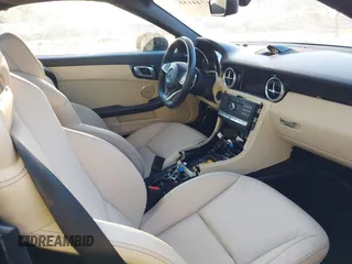 2019 Mercedes-Benz SLC 300 z VIN WDDPK3JA1KF160119, wystawiony jako IAAI lot #41744155 z przebiegiem Nie podano mil oraz . Historia ofert i sprzedaży dostępna na DreamBid. Obrazek 5.