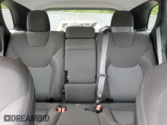 2019 Jeep Cherokee Latitude z VIN 1C4PJLCB9KD312162, wystawiony jako Copart lot #58989905 z przebiegiem 79 471 mil mil oraz Szkoda całkowita • Salvage title. Historia ofert i sprzedaży dostępna na DreamBid. Obrazek 10.