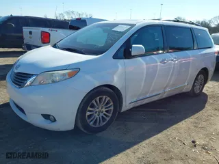 2013 Toyota Sienna XLE AAS with VIN 5TDYK3DC6DS372819, listed as a IAAI auction lot 41395777 with 181,526 mi miles. Bid and sale history available at carsss.com. Image 17.