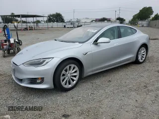 2018 Tesla Model S 75D z VIN 5YJSA1E25JF282919, wystawiony jako Copart lot #60255745 z przebiegiem 94 066 mil mil oraz Szkoda całkowita • Salvage title. Historia ofert i sprzedaży dostępna na DreamBid. Obrazek 1.