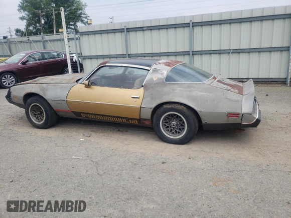 1979 Pontiac Firebird z VIN 2V8729L171075, wystawiony jako Copart lot #65532655 z przebiegiem 17 594 mil mil oraz Czysty tytuł • Clean title. Historia ofert i sprzedaży dostępna na DreamBid. Obrazek 2.