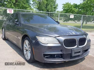 2010 BMW 7 Series 750Li z VIN WBAKB8C50ACY64262, wystawiony jako IAAI lot #42433667 z przebiegiem 121 008 mil mil oraz . Historia ofert i sprzedaży dostępna na DreamBid. Obrazek 1.