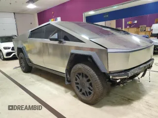 2024 Tesla Cybertruck z VIN 7G2CEHED8RA013046, wystawiony jako Copart lot #79999264 z przebiegiem Nie podano mil oraz Szkody całkowita. Historia ofert i sprzedaży dostępna na DreamBid. Obrazek 4.