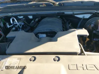 2019 Chevrolet Suburban Premier with VIN 1GNSCJKC0KR293658, listed as a IAAI auction lot 40563834 with 153,619 mi miles and . Bid and sale history available at DreamBid. Image 18.