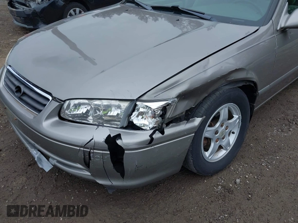 2001 Toyota Camry CE z VIN 4T1BG22K31U097733, wystawiony jako IAAI lot #42276687 z przebiegiem 180 357 mil mil oraz . Historia ofert i sprzedaży dostępna na DreamBid. Obrazek 6.