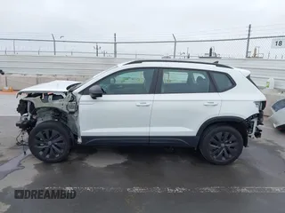 2023 Volkswagen Taos S с VIN 3VVDX7B24PM349742, выставлен на аукционе IAAI как лот 42029712 с пробегом 23 472 миль миль и . История ставок и продаж доступна на DreamBid. Изображение 15.