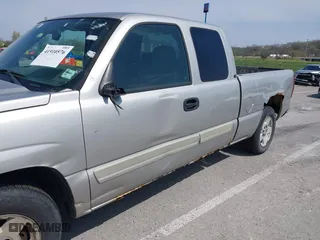 2005 Chevrolet Silverado 1500 LS with VIN 2GCEC19T251378588, listed as a IAAI auction lot 41910576 with 1 mi miles. Bid and sale history available at carsss.com. Image 6.