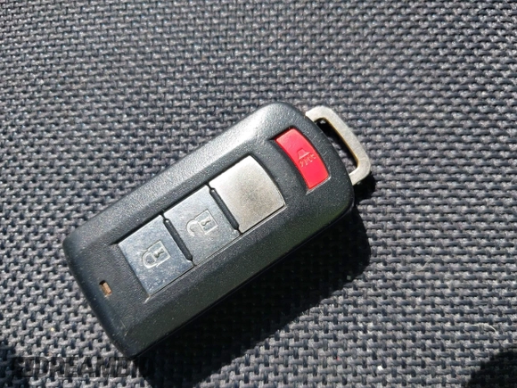 2009 Mitsubishi Outlander SE z VIN JA4LT31W19Z012458, wystawiony jako IAAI lot #42572873 z przebiegiem 148 999 mil mil oraz . Historia ofert i sprzedaży dostępna na DreamBid. Obrazek 11.