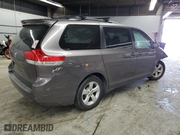 2011 Toyota Sienna LE AAS z VIN 5TDKK3DC2BS064579, wystawiony jako Copart lot #56754655 z przebiegiem 187 387 mil mil oraz Czysty tytuł • Clean title. Historia ofert i sprzedaży dostępna na DreamBid. Obrazek 3.