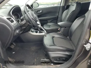 2019 Jeep Compass Latitude z VIN 3C4NJDBB8KT850859, wystawiony jako Copart lot #62680455 z przebiegiem 34 626 mil mil oraz Szkoda całkowita • Salvage title. Historia ofert i sprzedaży dostępna na DreamBid. Obrazek 7.
