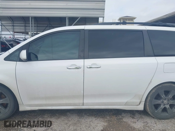 2015 Toyota Sienna SE с VIN 5TDXK3DC7FS599287, выставлен на аукционе IAAI как лот 41565671 с пробегом 111 626 миль миль и . История ставок и продаж доступна на DreamBid. Изображение 14.