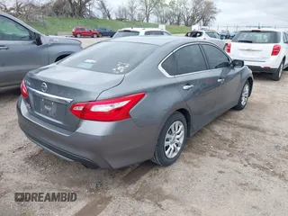 2017 Nissan Altima S z VIN 1N4AL3AP8HN364874, wystawiony jako IAAI lot #42124451 z przebiegiem 114 967 mil mil oraz . Historia ofert i sprzedaży dostępna na DreamBid. Obrazek 4.