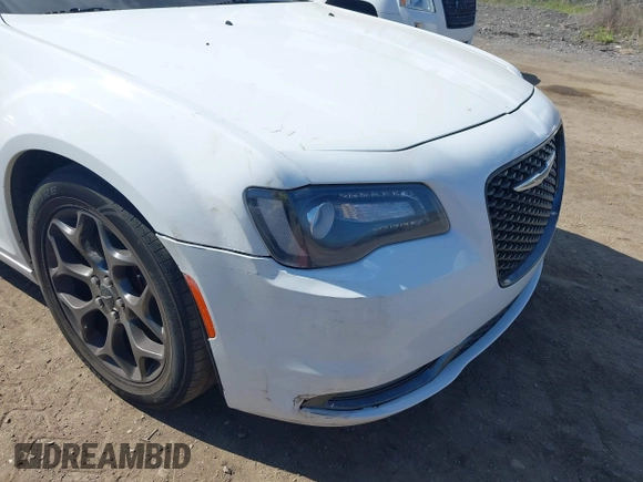 2015 Chrysler 300 S z VIN 2C3CCAGG6FH736320, wystawiony jako IAAI lot #42270198 z przebiegiem 131 549 mil mil oraz . Historia ofert i sprzedaży dostępna na DreamBid. Obrazek 6.