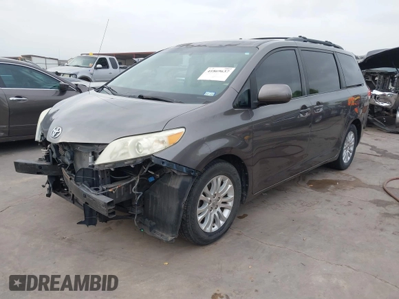 2011 Toyota Sienna XLE AAS with VIN 5TDYK3DC1BS136012, listed as a IAAI auction lot 41869637 with 231,418 mi miles. Bid and sale history available at carsss.com. Image 23.