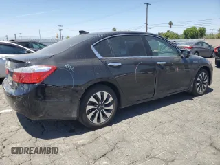 2015 Honda Accord Touring with VIN 1HGCR6F75FA000932, listed as a Copart auction lot 60682095 with 143,105 mi miles and Salvage title. Bid and sale history available at DreamBid. Image 3.