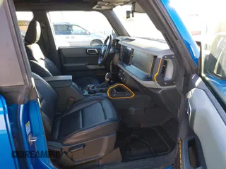 2022 Ford Bronco z VIN 1FMEE5DPXNLB37346, wystawiony jako IAAI lot #41346731 z przebiegiem 20 709 mil mil oraz . Historia ofert i sprzedaży dostępna na DreamBid. Obrazek 5.