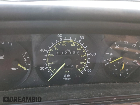 1983 Mercedes-Benz 300 SD z VIN WDBCB20A6DB049854, wystawiony jako Copart lot #80966454 z przebiegiem 162 999 mil mil oraz Szkoda całkowita • Salvage title. Historia ofert i sprzedaży dostępna na DreamBid. Obrazek 9.