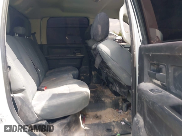 2018 Ram 2500 Tradesman z VIN 3C6UR5HJ5JG284053, wystawiony jako IAAI lot #42672148 z przebiegiem 158 783 mil mil oraz . Historia ofert i sprzedaży dostępna na DreamBid. Obrazek 8.
