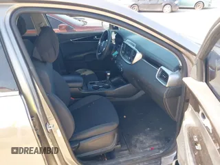 2019 Kia Sorento LX with VIN 5XYPG4A3XKG547848, listed as a IAAI auction lot 42023357 with 189,258 mi miles. Bid and sale history available at carsss.com. Image 5.