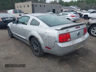 2005 Ford Mustang Deluxe with VIN 1ZVFT80N855107025, listed as a IAAI auction lot 42080576 with 177,401 mi miles. Bid and sale history available at carsss.com. Image 3.
