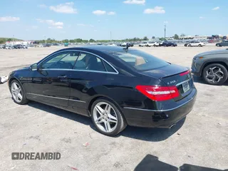 2013 Mercedes-Benz E-Class E 350 with VIN WDDKJ5KB1DF212769, listed as a IAAI auction lot 42064928 with 62,500 mi miles. Bid and sale history available at carsss.com. Image 3.